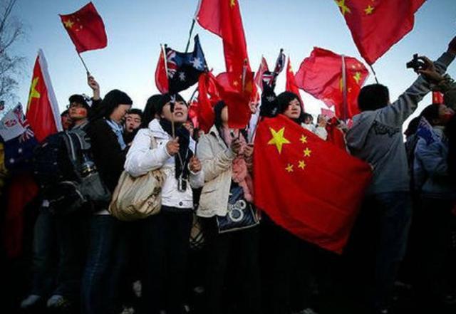 救援卡通小象
